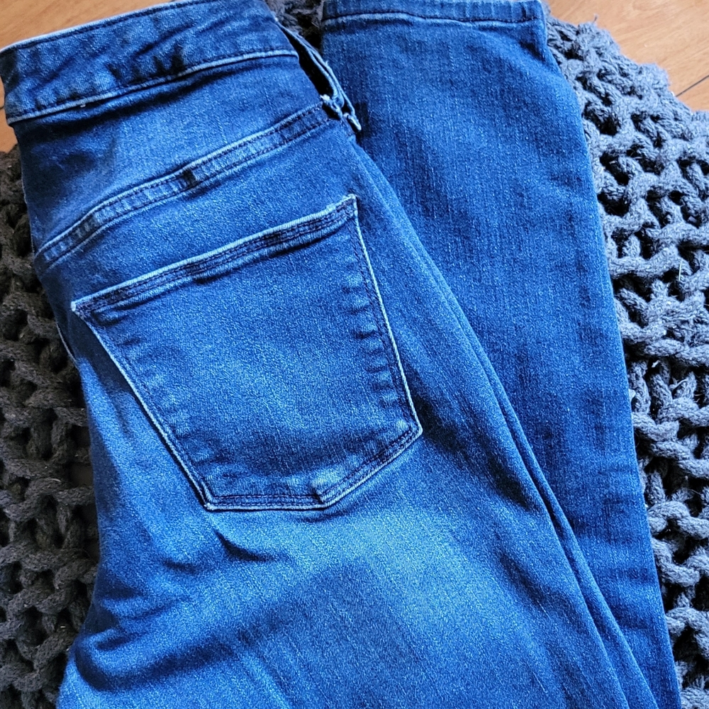 ♡ Ultra High Rise Skinnys ♡ - Picture 6 of 10